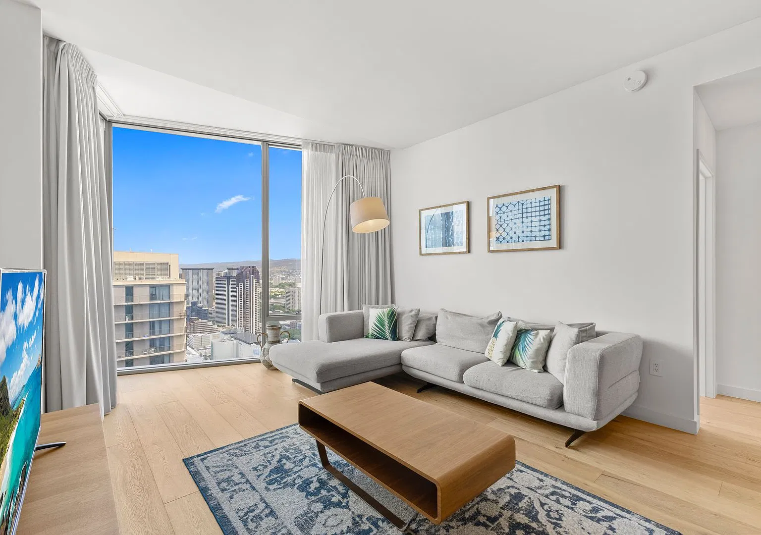 AEO #4007 - 1BR Penthouse — Photo 1