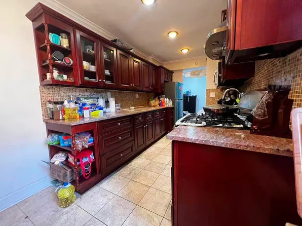 150-30 71st Avenue image 3 of 6