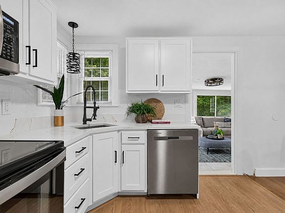 4th image of 47 Southville Rd