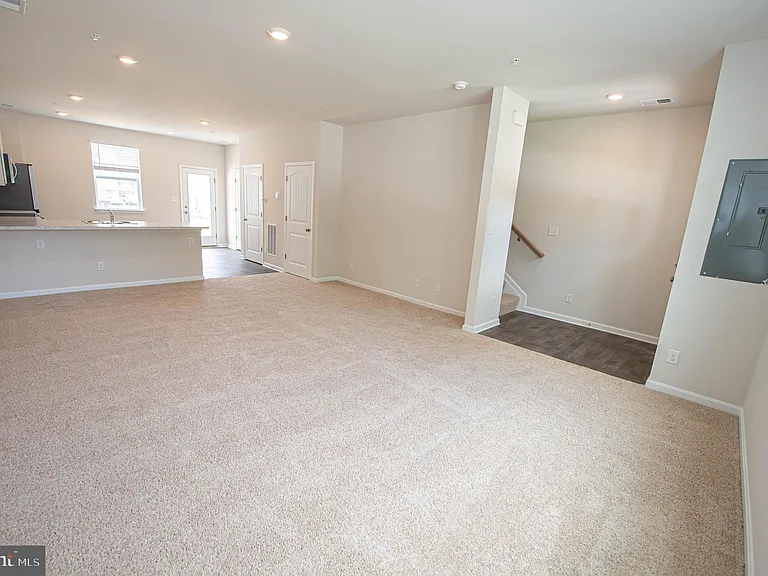130 Willowtree Ln — Photo 16