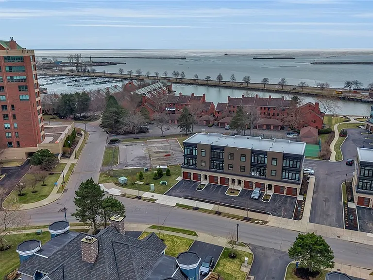 240 Lakefront Blvd — Photo 36