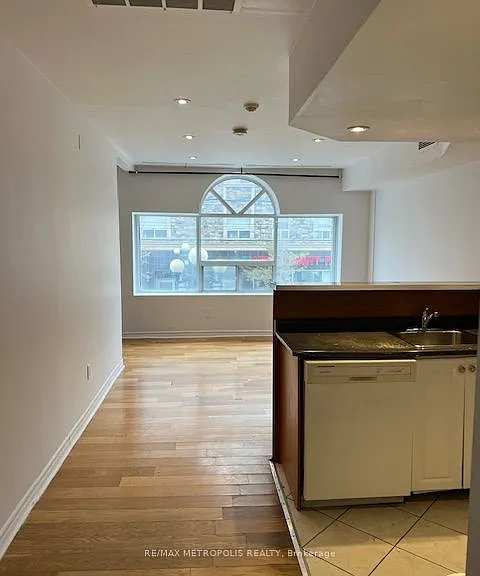 1431 & 1433 Gerrard St E — Photo 1
