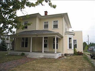 5th image of 826 N Main St