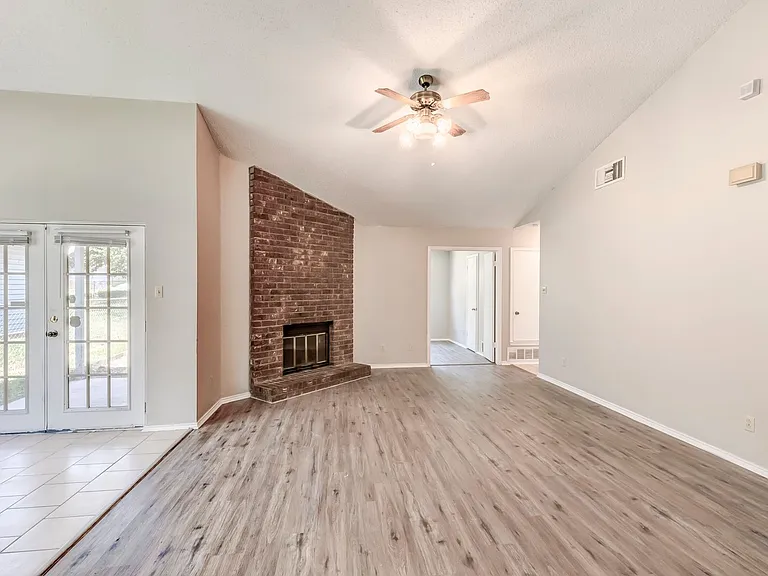 2015 Newton Dr — Photo 6