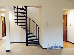 11 Lakeshore Ct, Council Bluffs, IA 51501