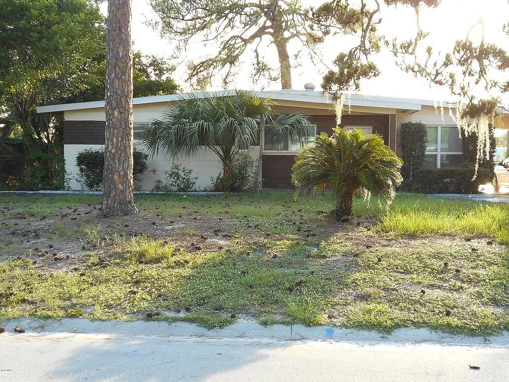 Building Photo - 907 Acacia Way