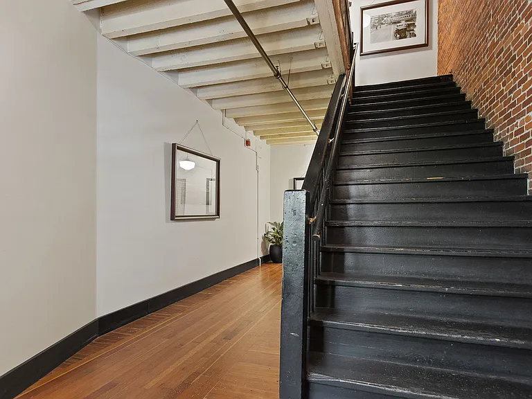 1306 NW Hoyt St #207 — Photo 23