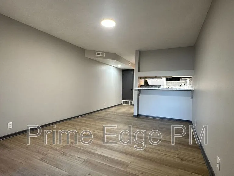 1121 N 28th St #8 — Photo 6