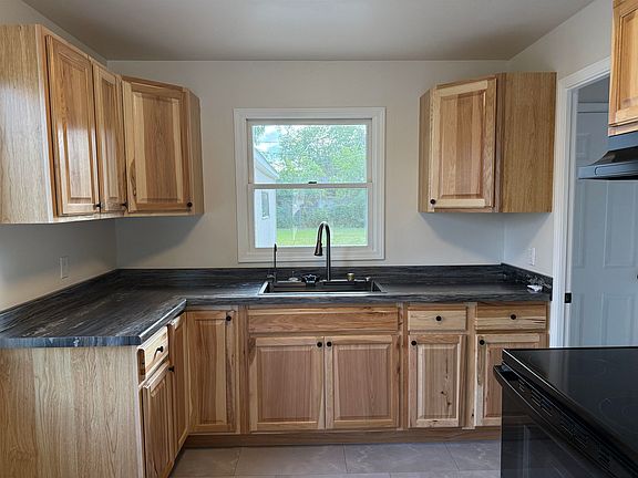 3rd image of 929 Hunt Ave