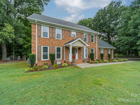 2nd image of 505 Cottonfield Cir