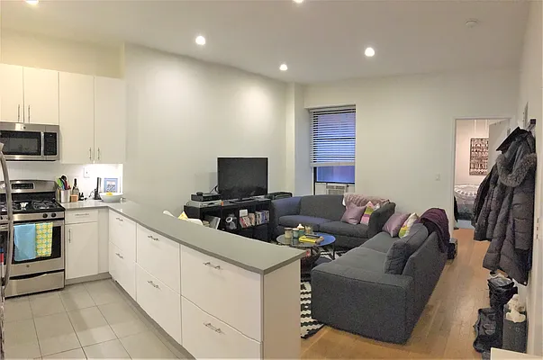 Rented by Charles Coutinho LLC | media 32