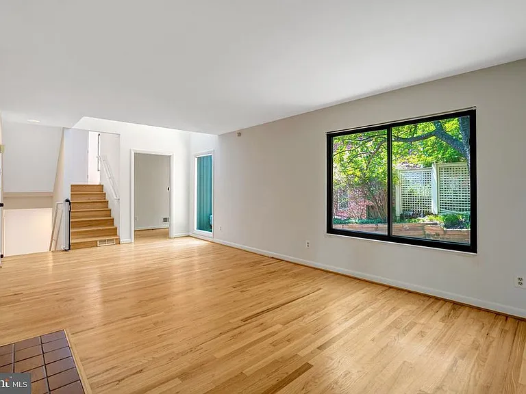 203 W Glendale Ave — Photo 24