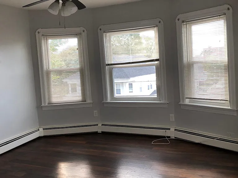 993-995 York Ave #3 — Photo 10