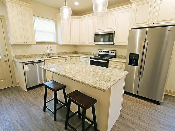 2nd image of 506 A B Mayflower Dr