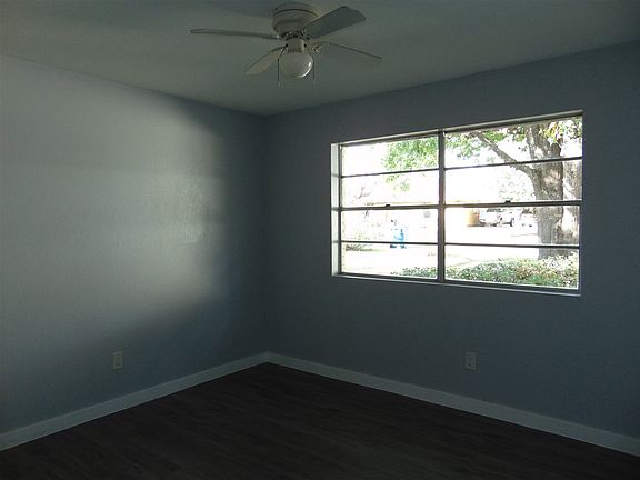 5th image of 1110 Hackberry Dr
