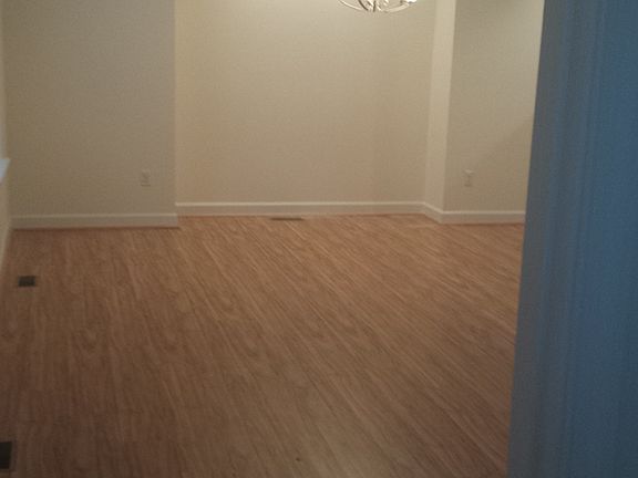 4th image of 108 Lasalle Ave