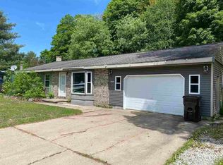 N6382 Alger Heights Rd, Munising, MI 49862