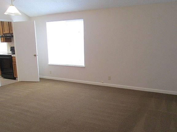 3rd image of 273 Newport Cir