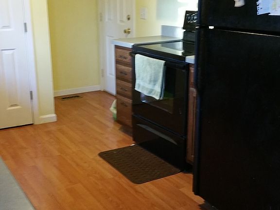 2nd image of 1099 Windsor Pl