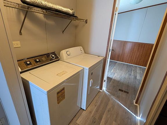 2nd image of 2621 Jeffersonville Rd