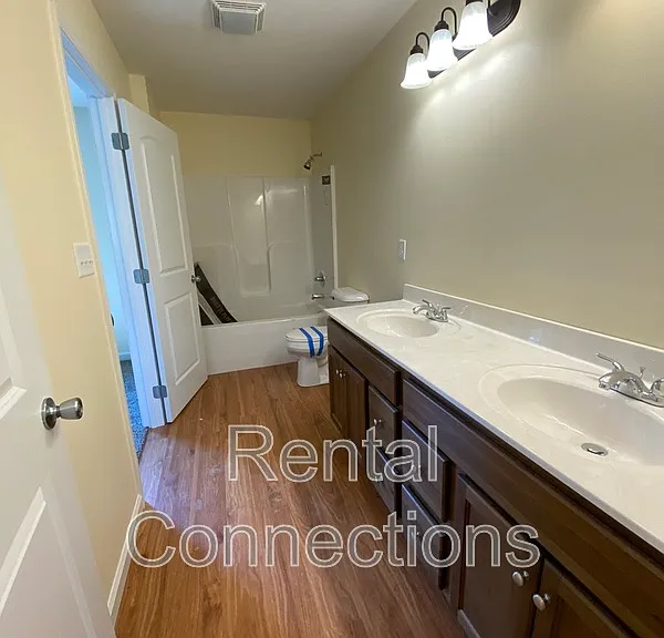1815 Bridge St — Photo 7