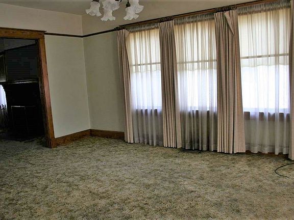 5th image of 2104 Western Ave