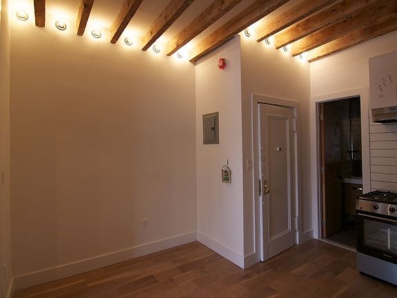 3rd image of 42 Horatio St APT 11