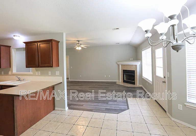 1907 SW Columbus Rd — Photo 5