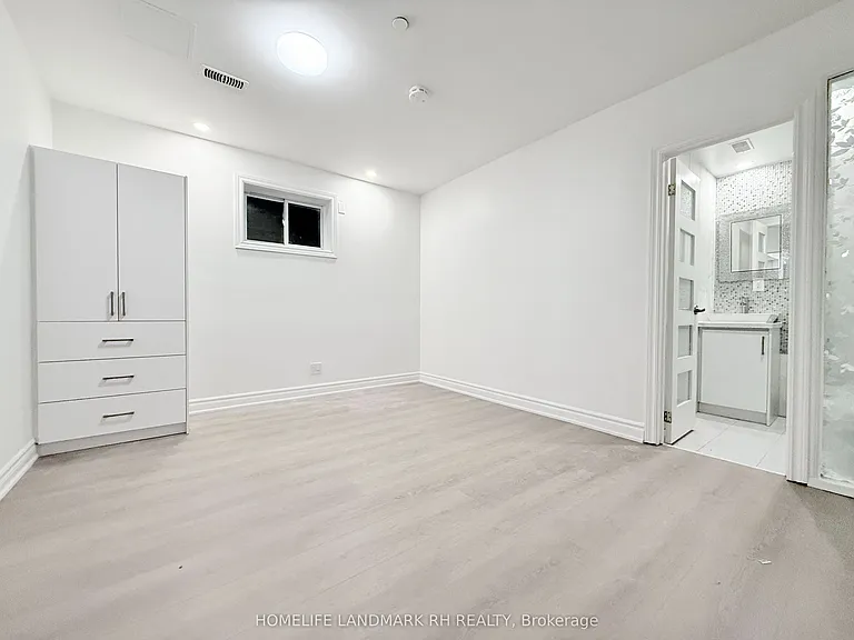 414 Dundas St W #201 — Photo 7