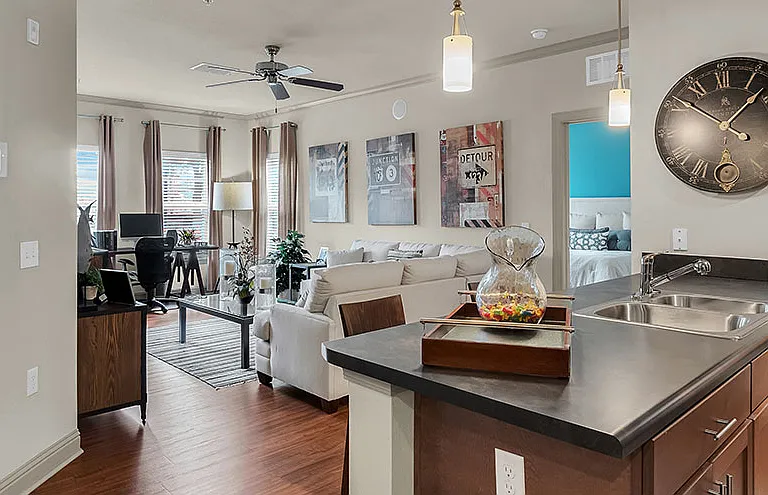 Andros Isles Apartments — Photo 9
