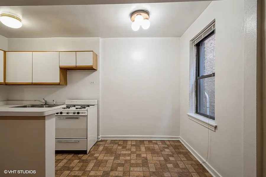 644 W Wrightwood — Photo 4