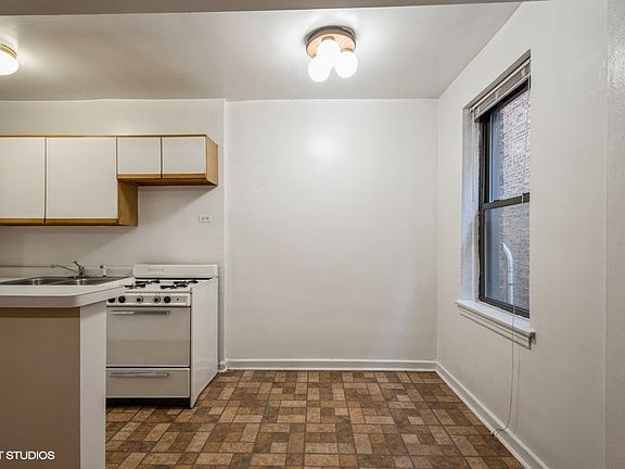 3rd image of 644 W Wrightwood Ave APT 109