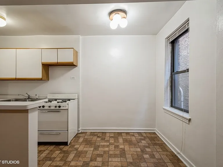 644 W Wrightwood — Photo 4