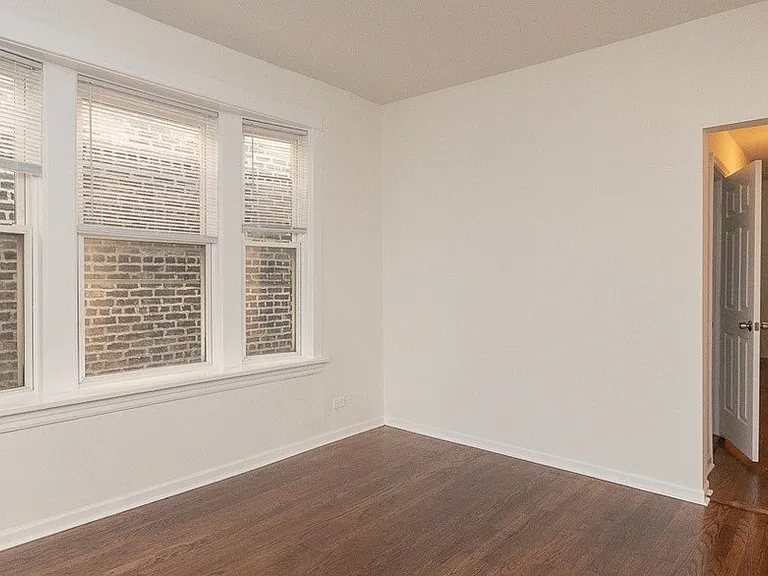 2348 N Harding Ave #3 — Photo 5