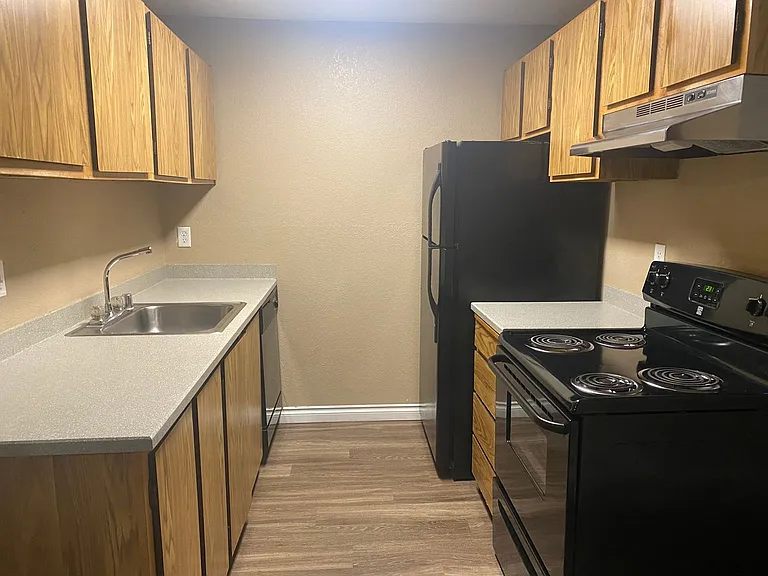 Westwood Apartments — Photo 194