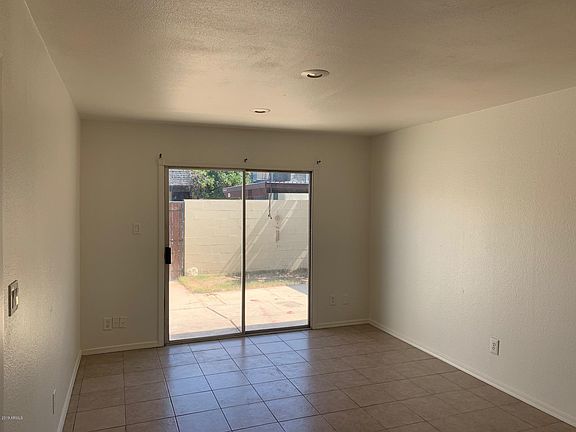 2nd image of 3239 W Loma Ln