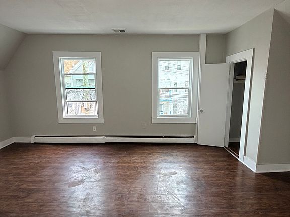 3rd image of 24 Shelter St #2-0