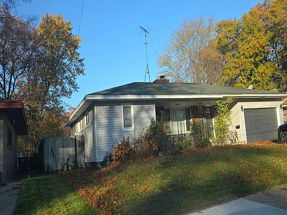 3rd image of 1401 Eastwood Dr