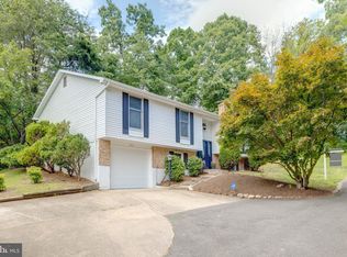 8405 Terra Woods Dr, Springfield, VA 22153