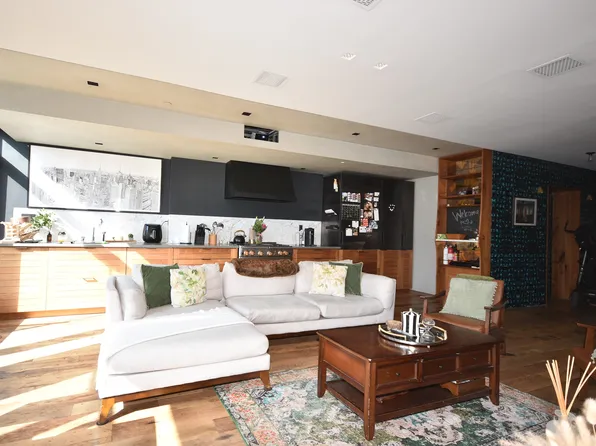 102 Gold Street image 4 of 10