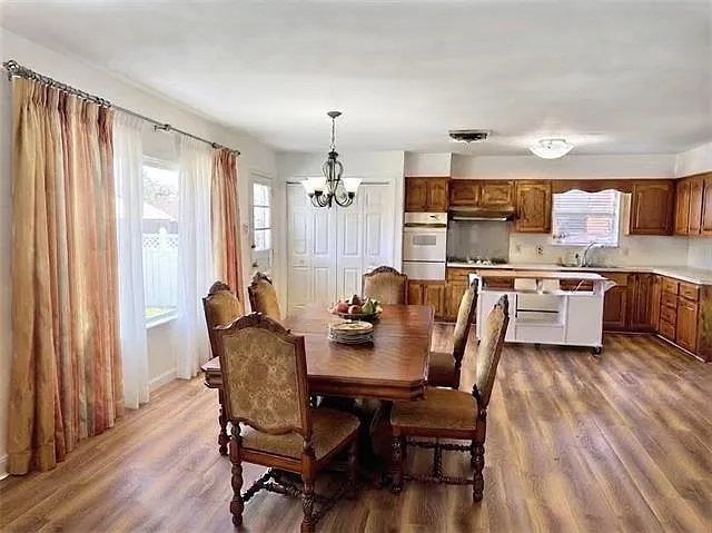 4 bed, 2.5 bath, 1885 sqft, $2,400 — Photo 4