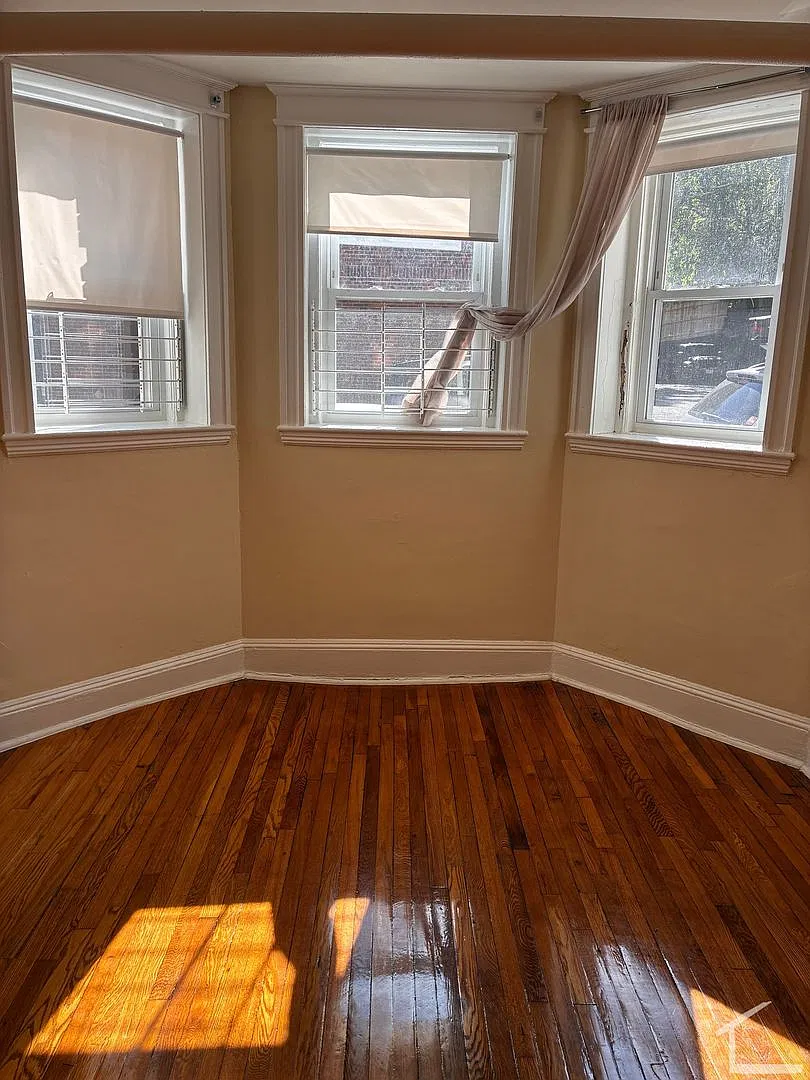 Brighton 1-Bedroom Split | Heat & Hot Water Included + One Month Free — Photo 4
