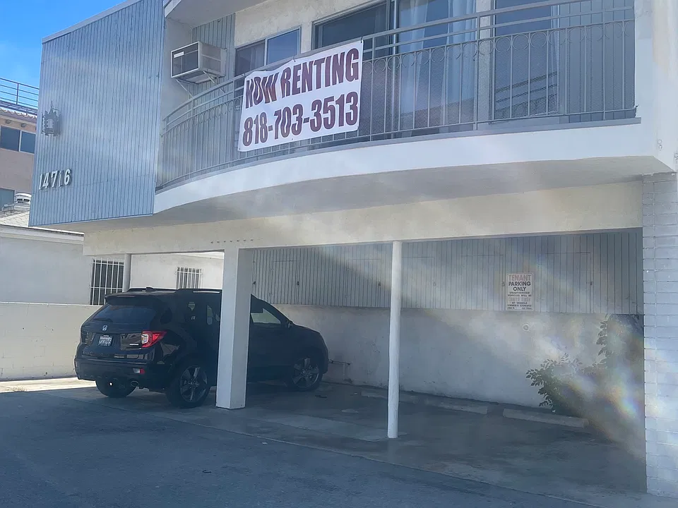 14716 Magnolia Blvd #3