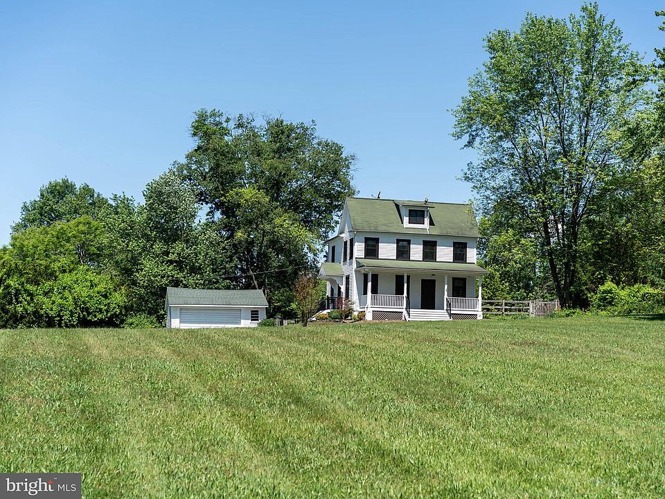 1st image of 22310 Dickerson Rd