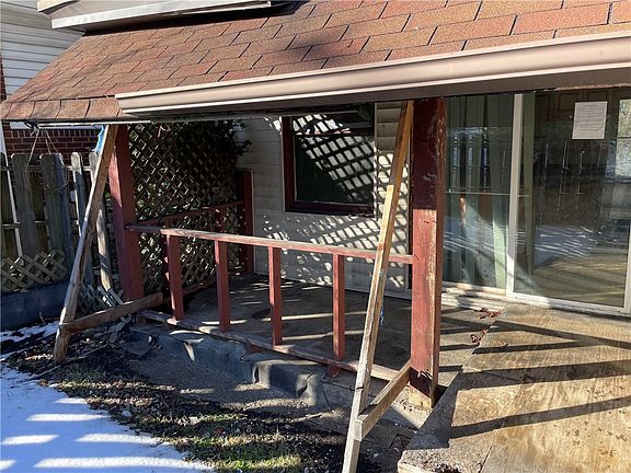 3rd image of 1150 Morrelle Ave