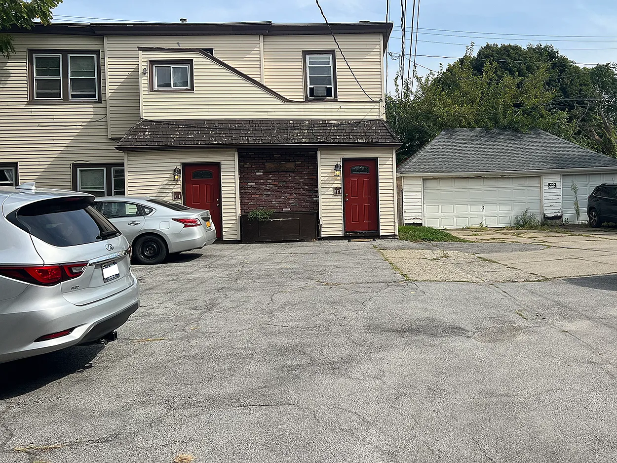303 Richmond Ave — Photo 2