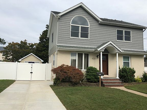 2nd image of 1537 Sidney Pl