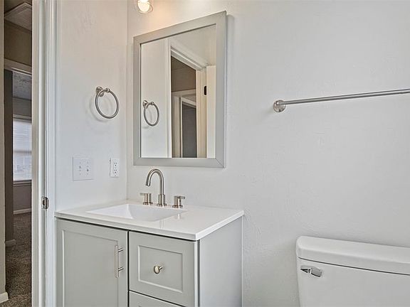 3rd image of 3004 SE 18th Pl