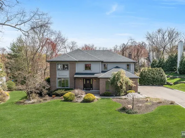 546 Long Dr, Wyckoff, NJ 07481