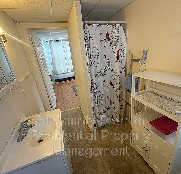4 Henshaw Ct #2 — Photo 6
